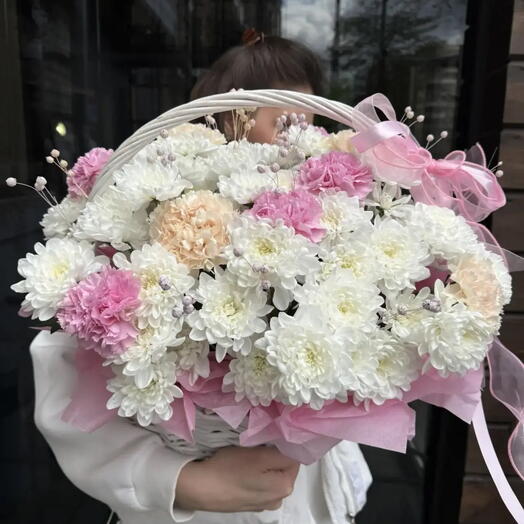 Корзина с цветами «Пломбир»