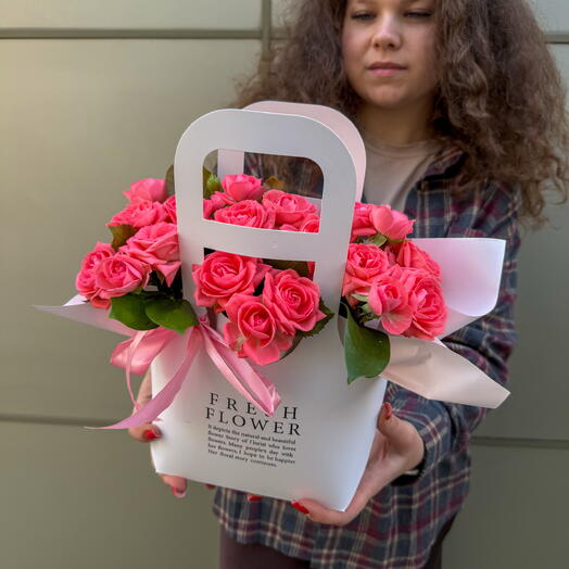Роза Барбадос с сумочке + сладкий подарок 🎁