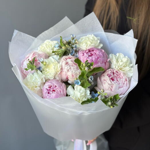 Букет из пионов «LOVELY», незабудки