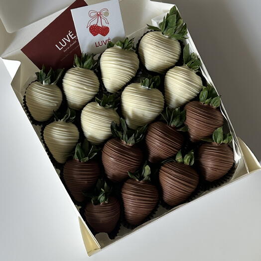 Strawberries in premium chocolate  Milk and white, 16 pcs