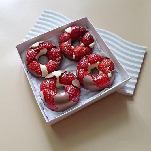 Шоколадные пончики с клубникой /клубника в шоколаде  для любимой девушки