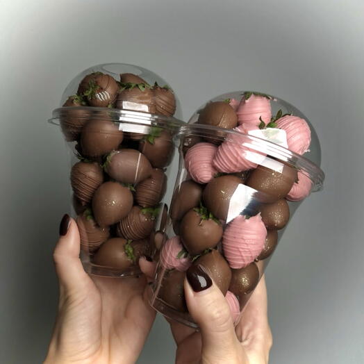 Клубника в шоколаде в стаканчике 🍓 2 шт