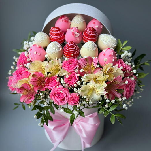 A bouquet of 13 Belgian chocolate-covered strawberries and a spray rose 🌸