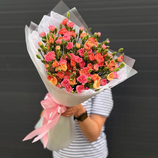35 кустовых гвоздик