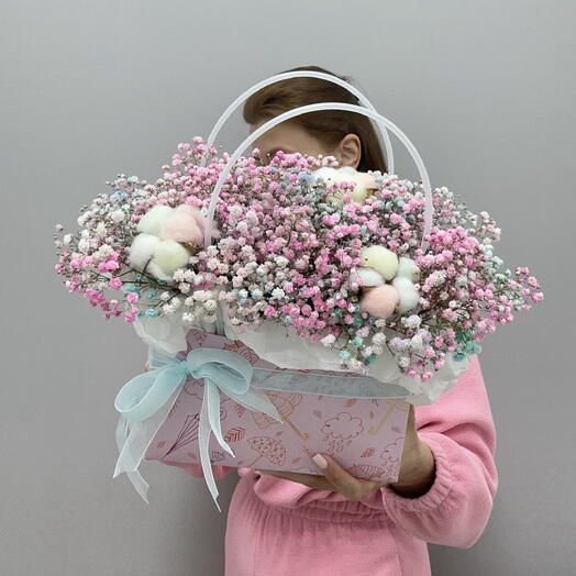 Композиция из нежной гипсофилы в сумочке🌸
