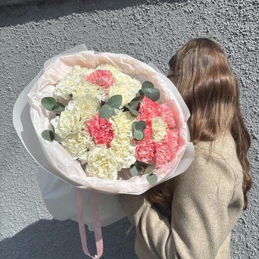 Букет диантусов + подарок от Vivienne Sabo — румяна MACARON
