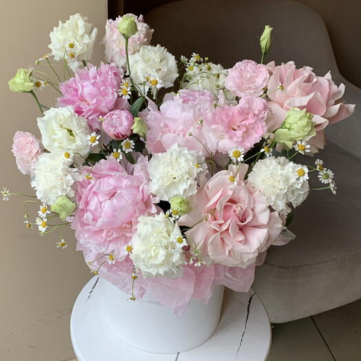Композиция «Зефирка» с пионами и эустомой🌸