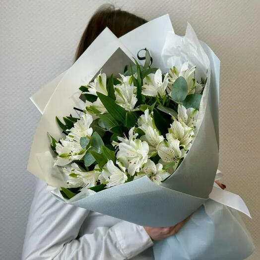 Стойкий букет из альстромерий