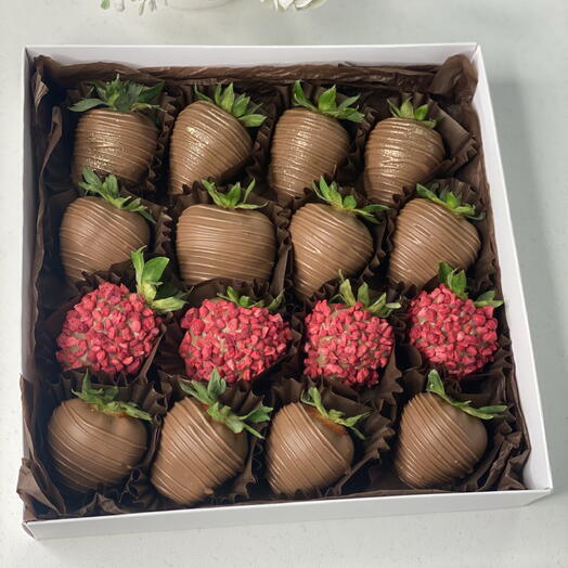 Клубника в шоколаде 😍
Набор 16 штук