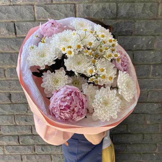 Летний букет с пионами и ромашками 🌼
