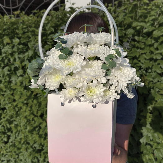 АКЦИЯ!!! Корзинка 💐 из нежных Хризантем Алтай и Эвкалипта