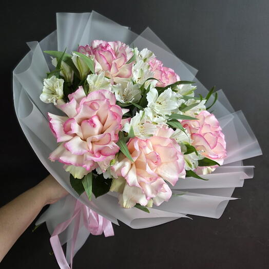 Bouquet of French roses and alstroemeria