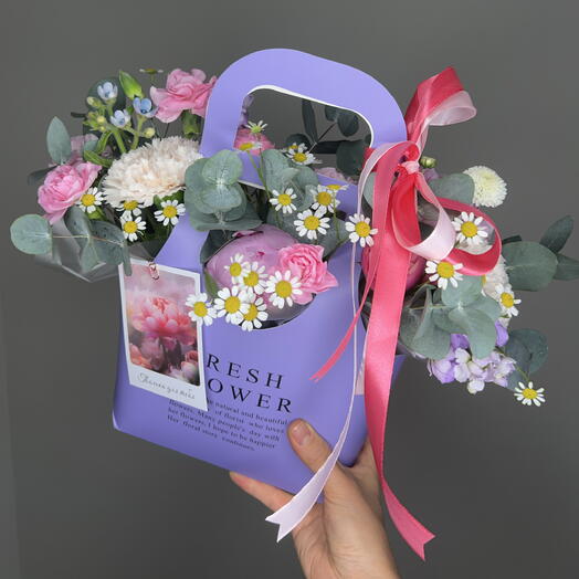 Комплимент цветы в сумочке fresh flower