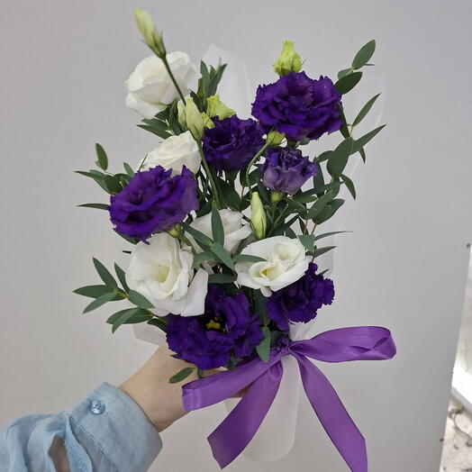 Яркая композиция из эустом