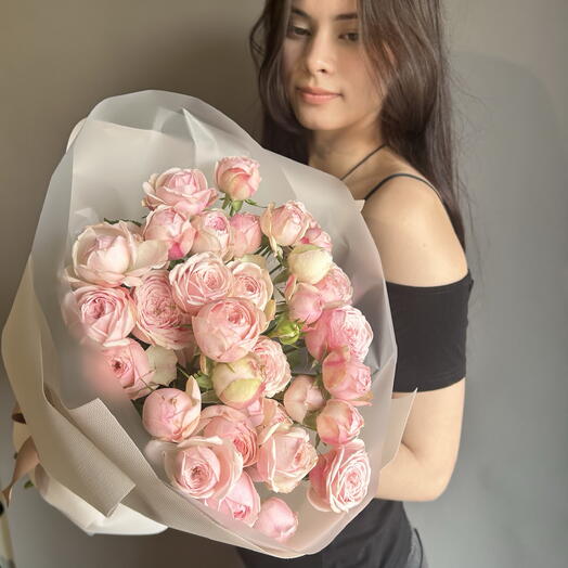 Букет из кустовых пионовидных роз «Розовый шёпот🌸»