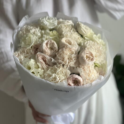 Букет нежный 🫶🏻 пионовидные розы кустовые и лизиантусы