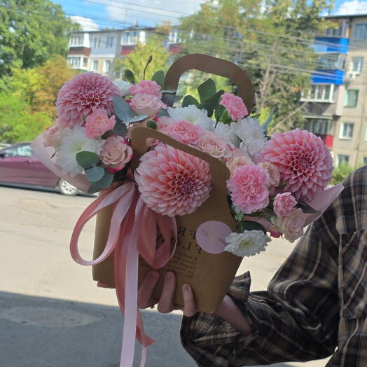 Сумочка с сезонными георгинами