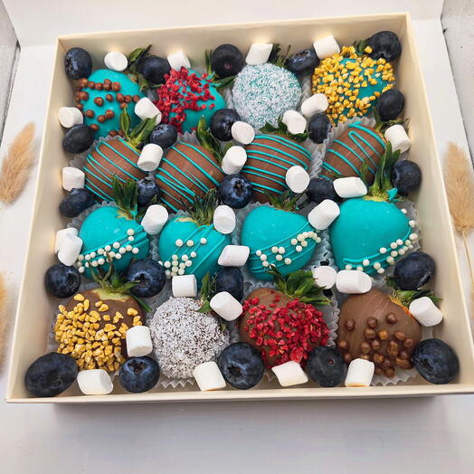 Клубника в шоколаде 16-20 ягод микс