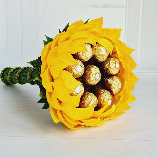 Букет-подсолнух с конфетами Ferrero Rocher 11
