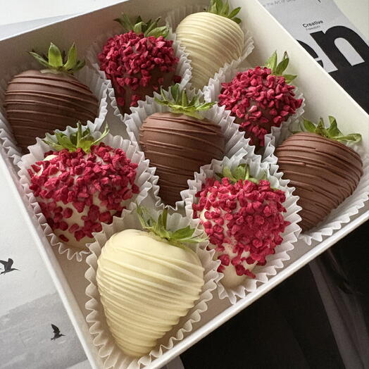 Mezcla de fresas cubiertas de chocolate