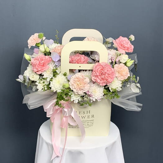 Цветы в коробке.хризантема кустовая,диантус🌸