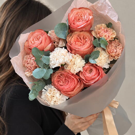Bouquet with peony-shaped Kahala roses, dianthus and eucalyptus