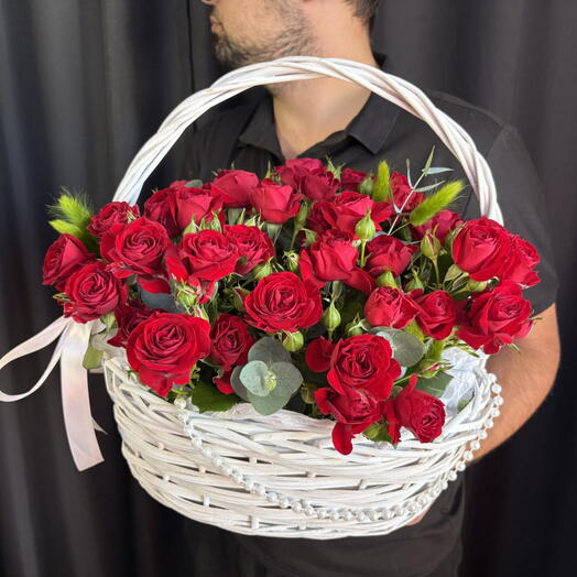 Корзина с кустовыми розами
