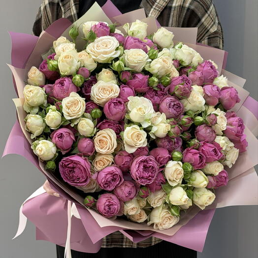 Букет из 25 кустовой пионовидной розы