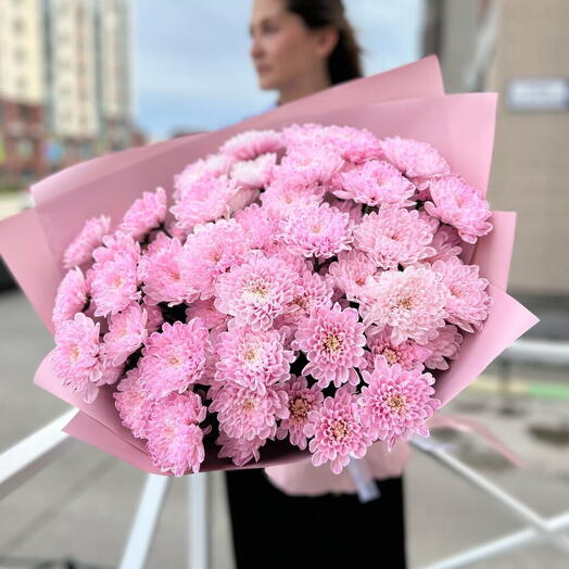 Большой букет из розовых хризантем