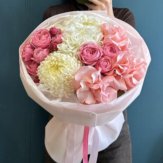 Нежный букет цветов с пионовидной розой🌸