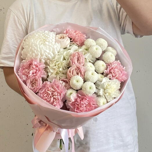 Нежный круглый букет в розовых и белых оттенках🌸 хризантема, диантусы, гортензия 🎀