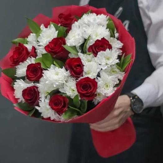 Букет из роз и хризантем