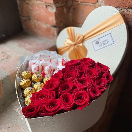 Composición de rosas, rafaello y Ferrero " Dulce sabor del amor"