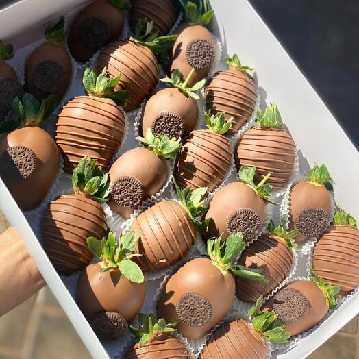 Chocolate-covered strawberries without sugar