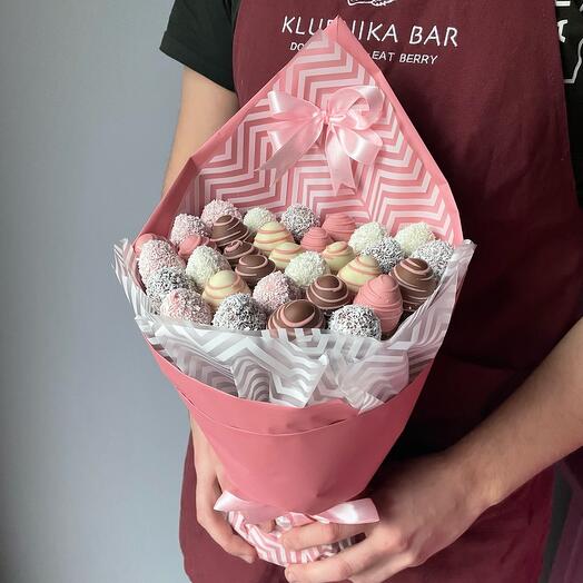 Bouquet of strawberries in chocolate Klubnika Bar is A HIT OF SALES