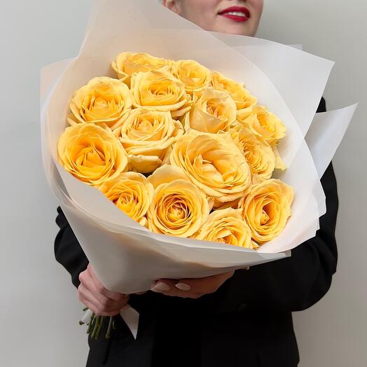 Bouquet of 15 delicate peach roses