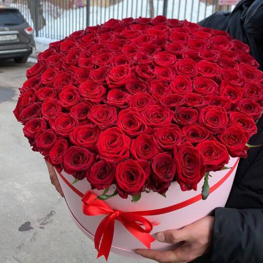 101 роза в коробке