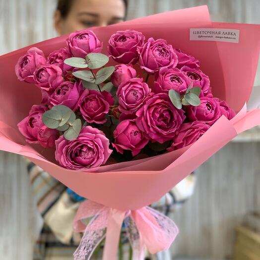 Ramo de rosas de peonía arbustiva