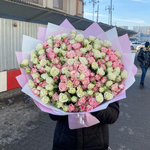 Букет из кустовых роз