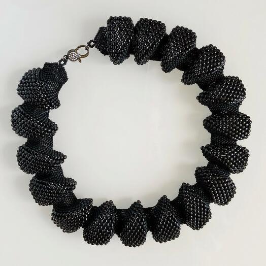 Necklace WAVE - black (glanets / mat)