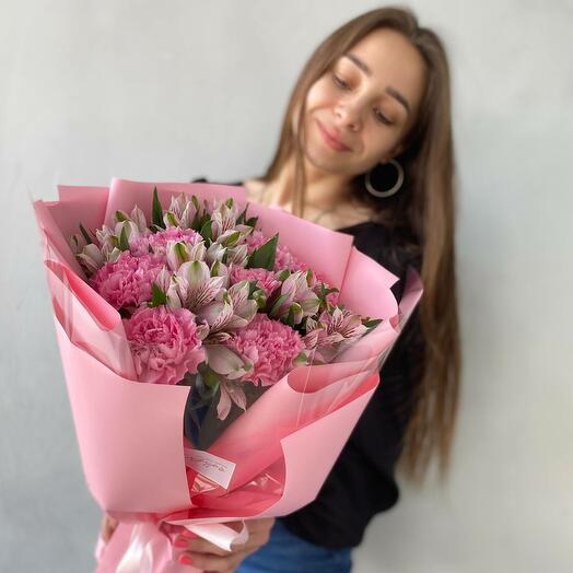 Сборный букет "Чудесно розовый"