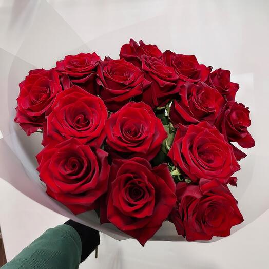 Темно-бордовые розы 15шт