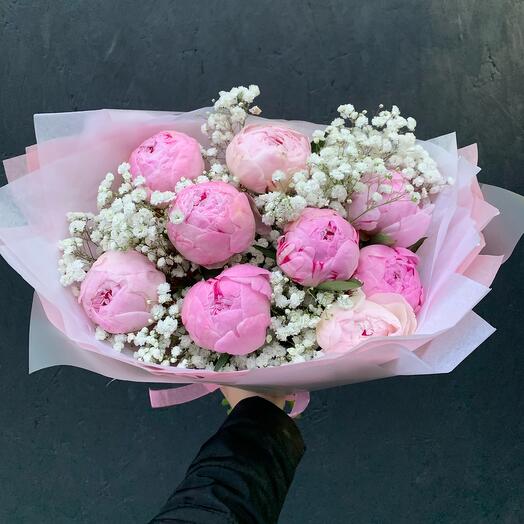 Bouquet of pink peonies and gypsophila "Lola"