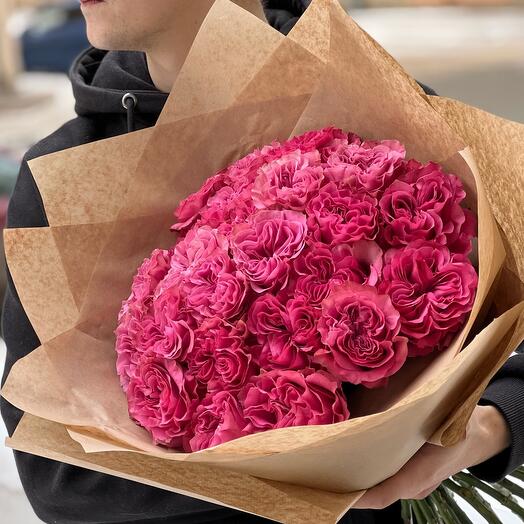 25 пионовидных розовых роз