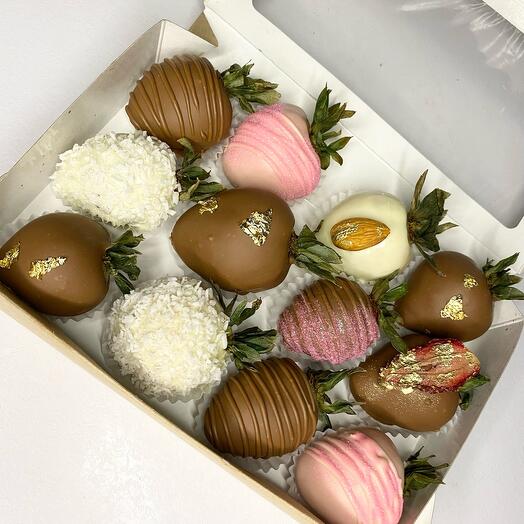 Strawberries in Belgian chocolate with gold