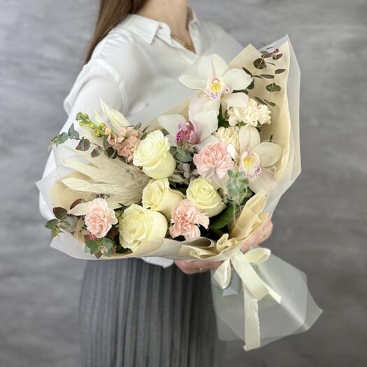 Букет роз и  орхидей Джуниперо