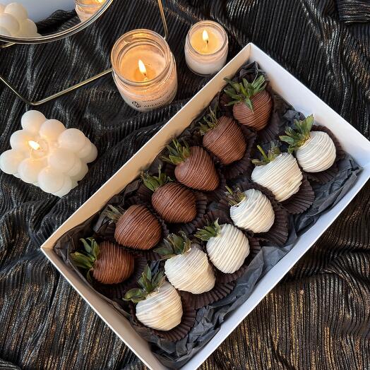 PREMIUM MILK   WHITE box | chocolate covered strawberries