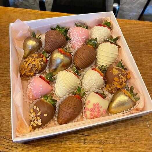 Набор с клубникой в шоколаде