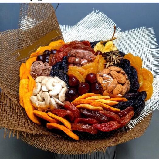 Букт из сухофруктов и орехов