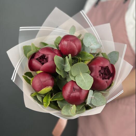 Bouquet of red Peonies with Eucalyptus (5 pcs)
